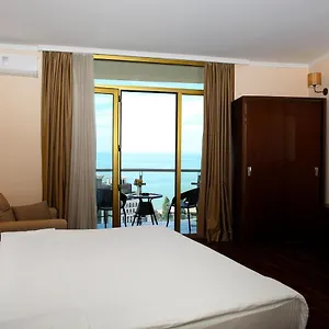 4* Hotel Corner