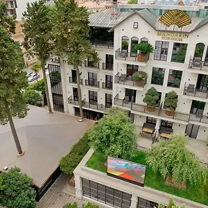 Mandarin Club House バトゥーミ