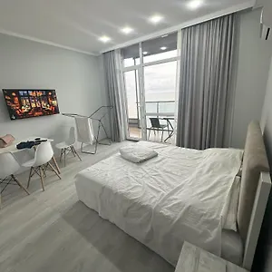 מלון דירות Bi Sea View Luxury, באטומי